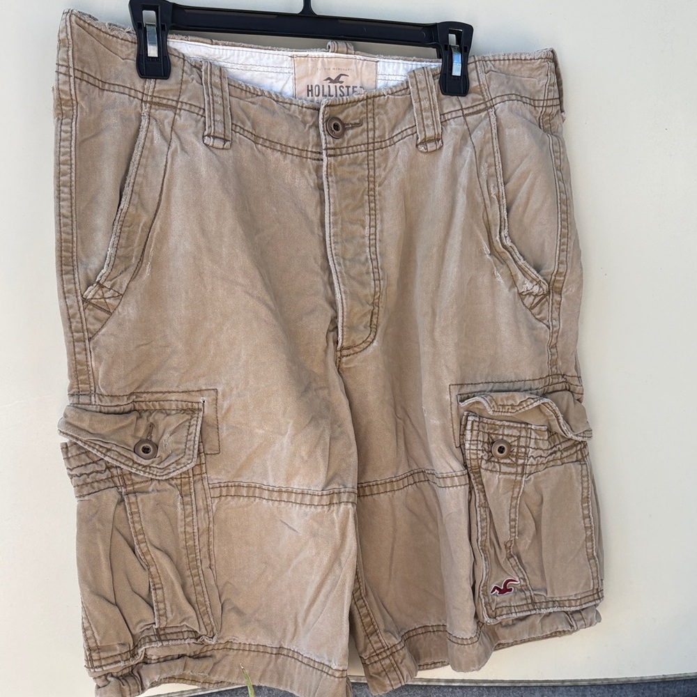 Hollister Men's Beige Cargo Shorts